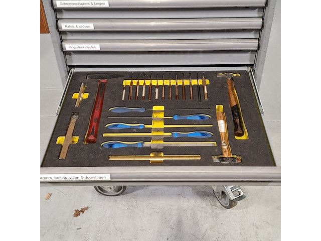 Gereedschapswagen met inhoud, lista - afbeelding 23 van  24