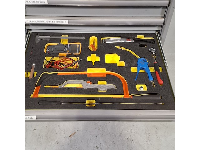 Gereedschapswagen met inhoud, lista - afbeelding 24 van  24