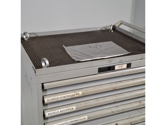 Gereedschapswagen met inhoud, lista - afbeelding 12 van  22