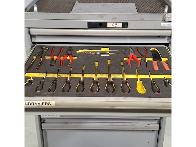 Gereedschapswagen met inhoud, lista - afbeelding 18 van  22