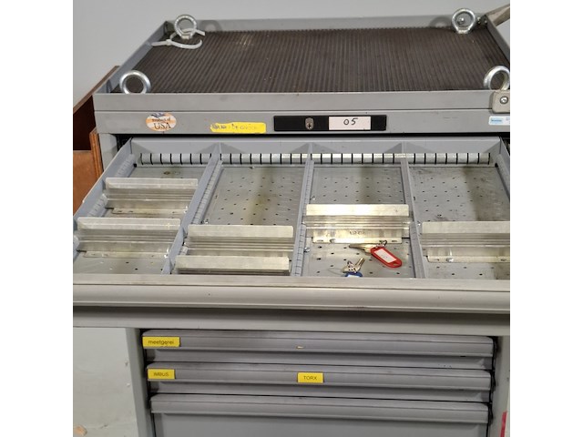 Gereedschapswagen met inhoud, lista - afbeelding 7 van  24