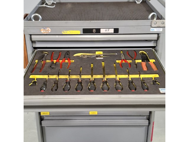 Gereedschapswagen met inhoud, lista - afbeelding 8 van  24