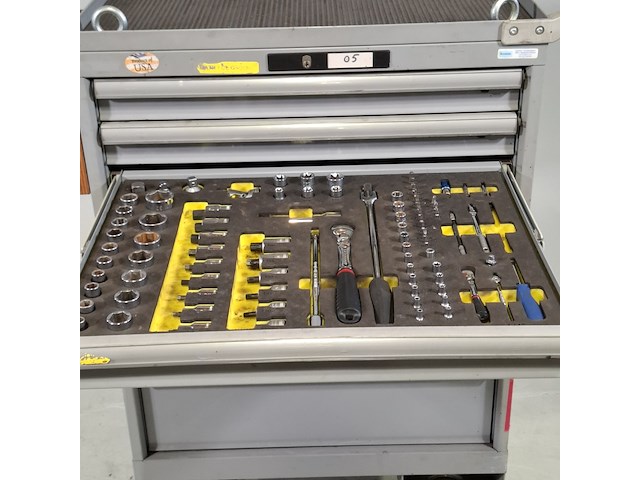 Gereedschapswagen met inhoud, lista - afbeelding 9 van  24