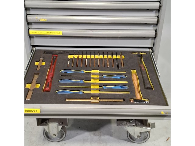 Gereedschapswagen met inhoud, lista - afbeelding 22 van  24