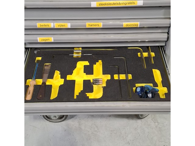 Gereedschapswagen met inhoud, lista - afbeelding 16 van  26