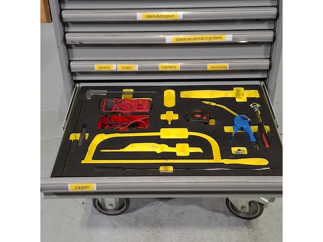 Gereedschapswagen met inhoud, lista - afbeelding 25 van  26