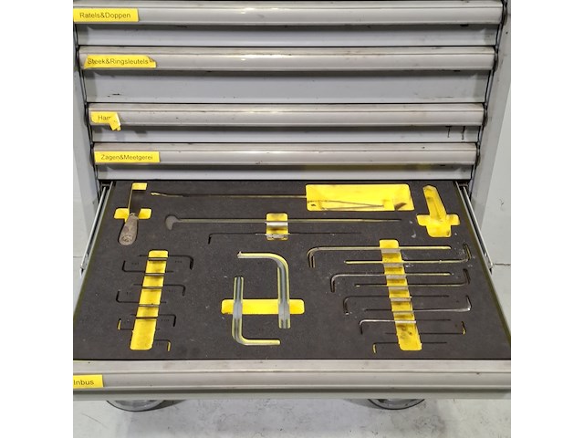Gereedschapswagen met inhoud, lista - afbeelding 13 van  22