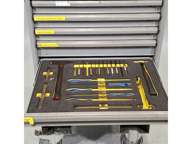 Gereedschapswagen met inhoud, lista - afbeelding 19 van  22