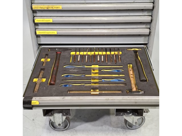 Gereedschapswagen met inhoud, lista - afbeelding 9 van  20