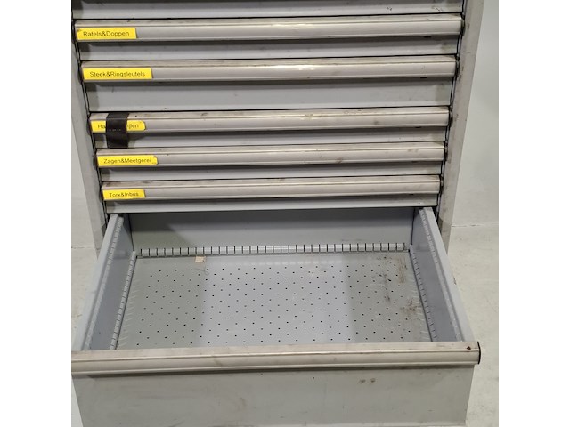 Gereedschapswagen met inhoud, lista - afbeelding 13 van  20