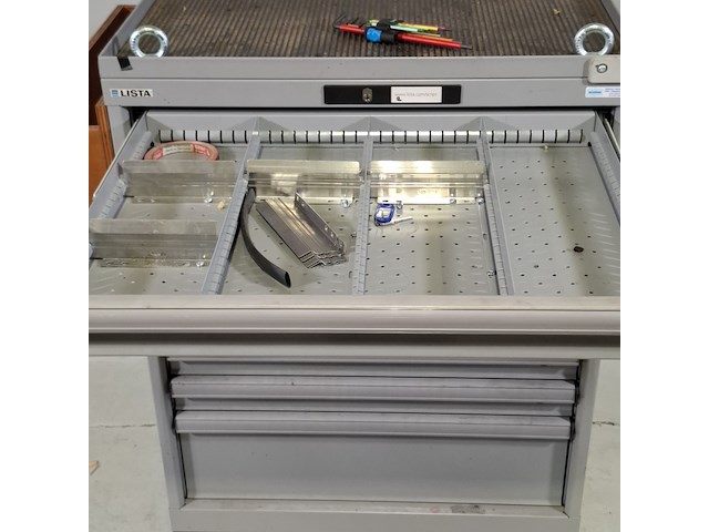 Gereedschapswagen met inhoud, lista - afbeelding 18 van  24