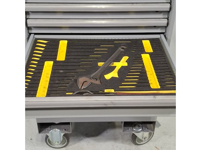 Gereedschapswagen met inhoud, lista - afbeelding 21 van  24