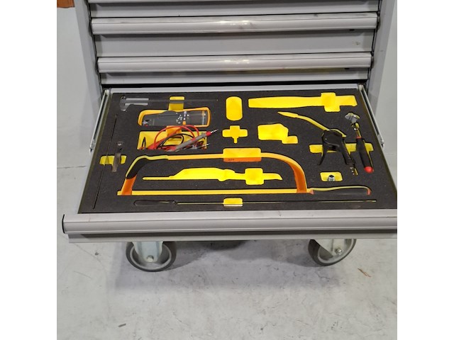 Gereedschapswagen met inhoud, lista - afbeelding 23 van  24