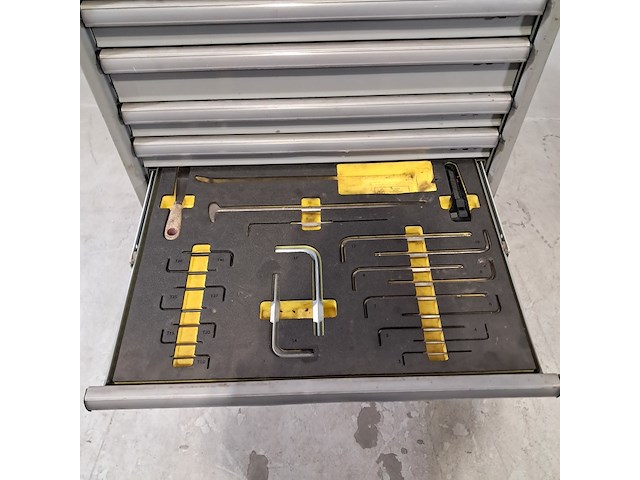 Gereedschapswagen met inhoud, lista - afbeelding 10 van  11