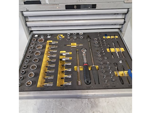 Gereedschapswagen met inhoud, lista - afbeelding 6 van  11