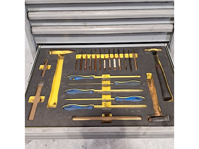 Gereedschapswagen met inhoud, lista - afbeelding 8 van  11