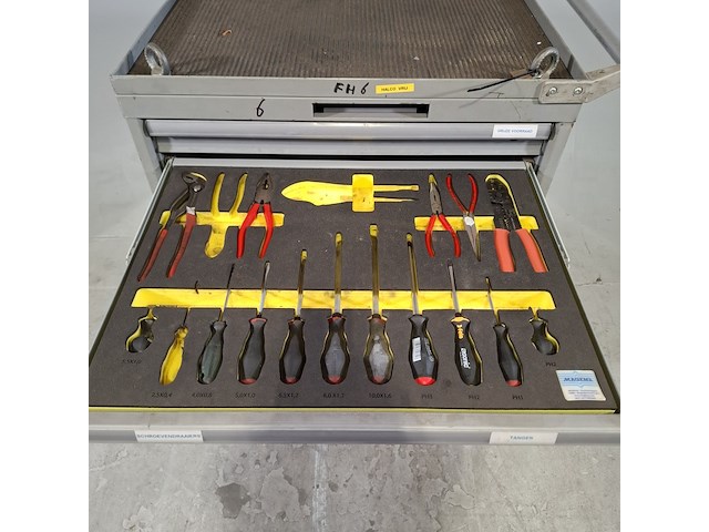 Gereedschapswagen met inhoud, lista - afbeelding 9 van  12