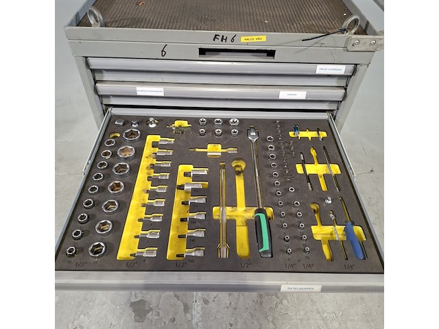 Gereedschapswagen met inhoud, lista - afbeelding 10 van  12