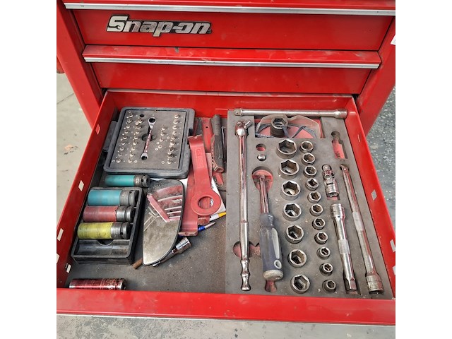 Gereedschapswagen met inhoud snap-on - afbeelding 11 van  11