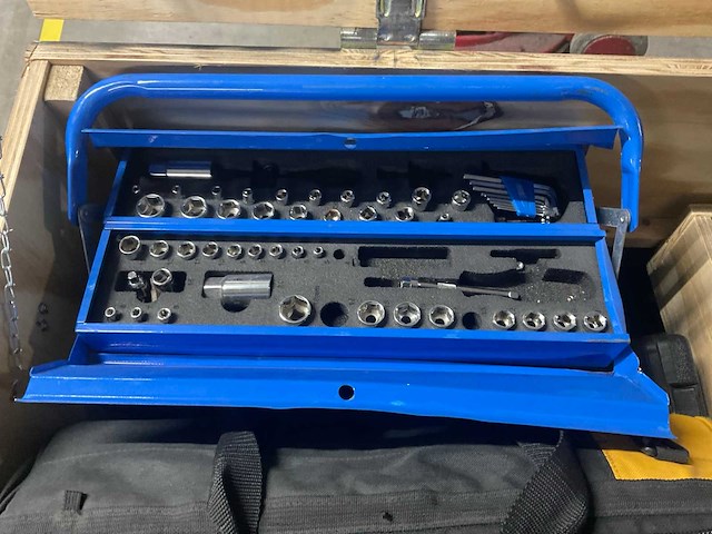 Gereedschapswagen met inhoud - afbeelding 5 van  8