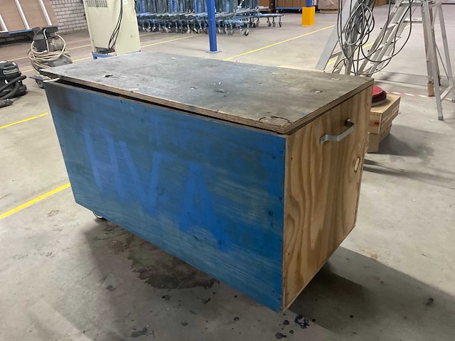 Gereedschapswagen met inhoud - afbeelding 8 van  8