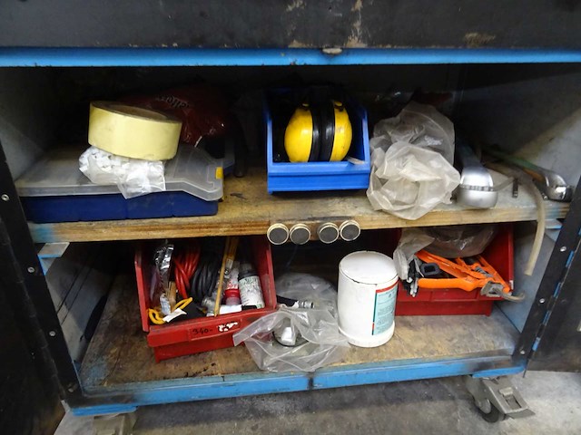 Gereedschapswagen met inhoud - afbeelding 2 van  3