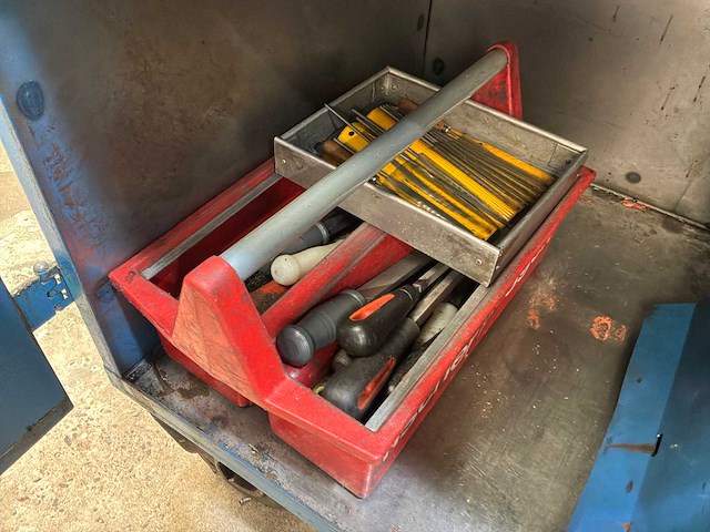 Gereedschapswagen met inhoud - afbeelding 3 van  6