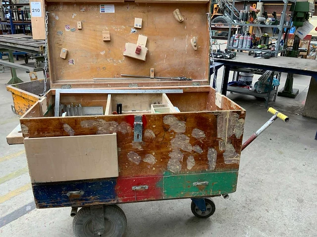 Gereedschapswagen met inhoud - afbeelding 1 van  8