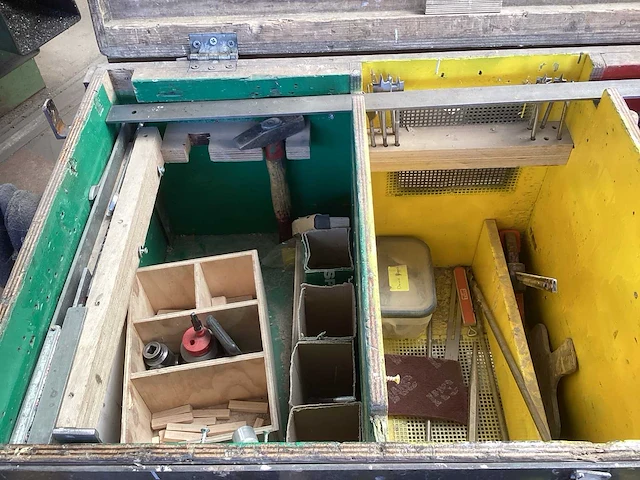 Gereedschapswagen met inhoud - afbeelding 8 van  10
