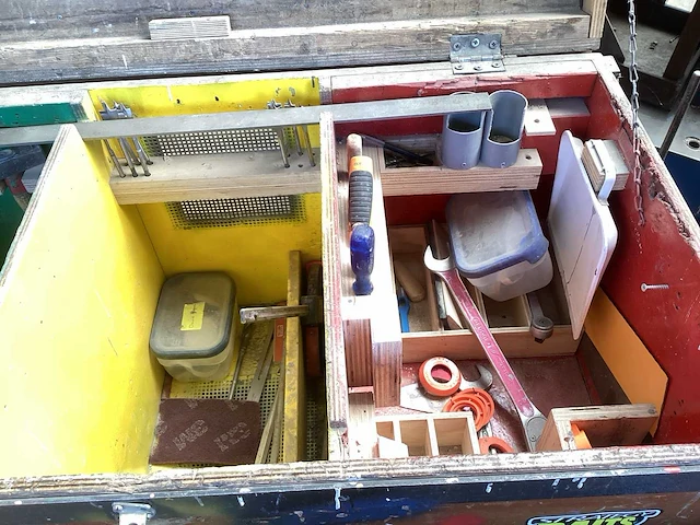 Gereedschapswagen met inhoud - afbeelding 9 van  10