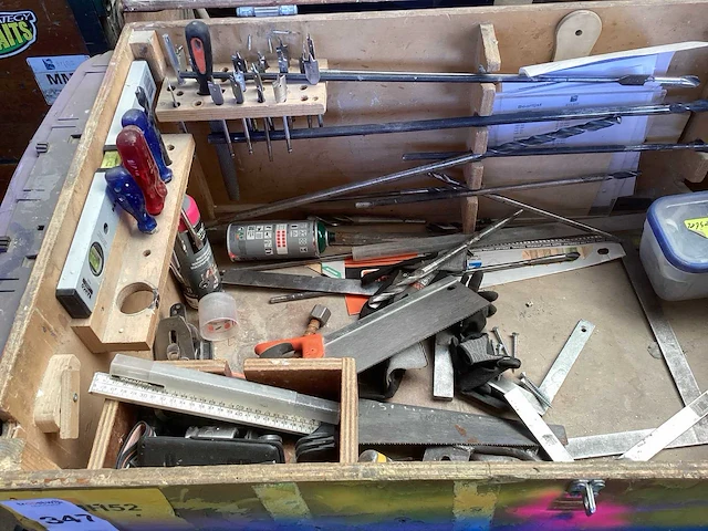 Gereedschapswagen met inhoud - afbeelding 10 van  10