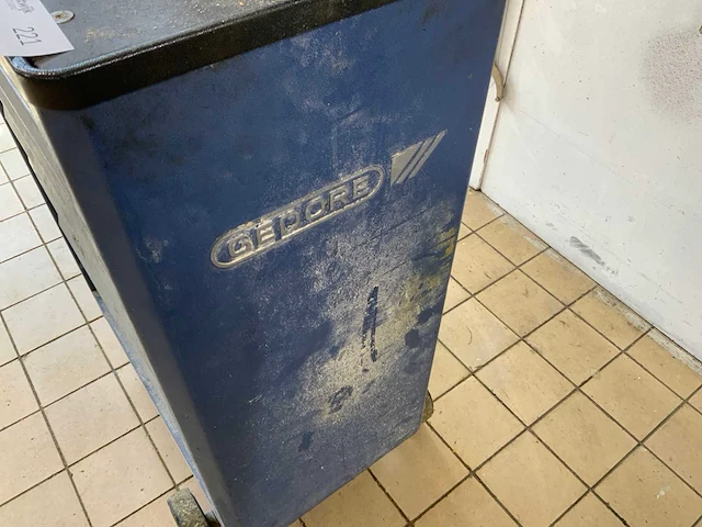 Gereedschapswagen met inhoud - afbeelding 4 van  11