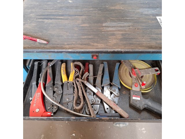 Gereedschapswagen met inhoud - afbeelding 3 van  7