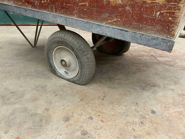 Gereedschapswagen met inhoud - afbeelding 8 van  8
