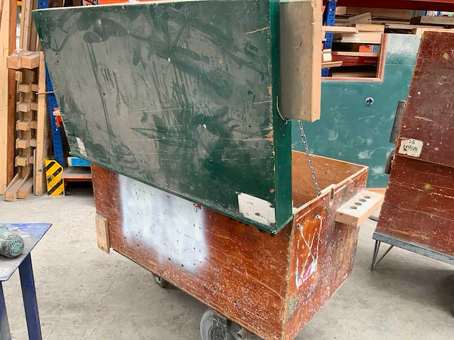 Gereedschapswagen met inhoud - afbeelding 8 van  8