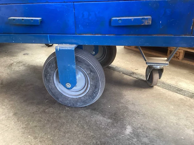 Gereedschapswagen met inhoud - afbeelding 7 van  10