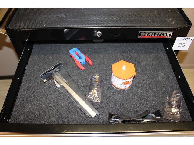 Gereedschapswagen powerplus gevuld met diverse printplaten, kabels enz. - afbeelding 2 van  9