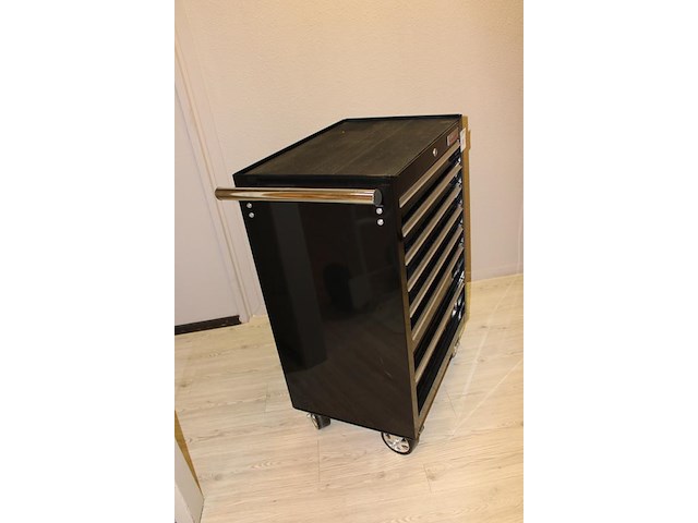 Gereedschapswagen powerplus gevuld met diverse printplaten, kabels enz. - afbeelding 9 van  9