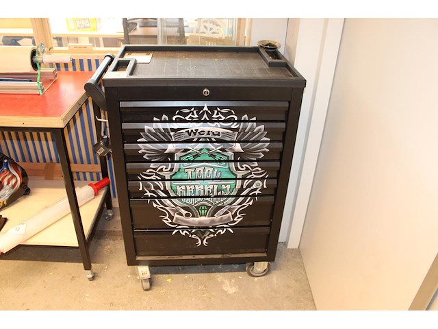 Gereedschapswagen wera gevuld met schroevendraaiers, tangen, sleutels, doppenset etc. - afbeelding 1 van  5