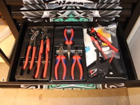 Gereedschapswagen wera gevuld met schroevendraaiers, tangen, sleutels, doppenset etc. - afbeelding 5 van  5