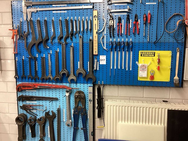 Gereedschapswand met gereedschap - afbeelding 1 van  16