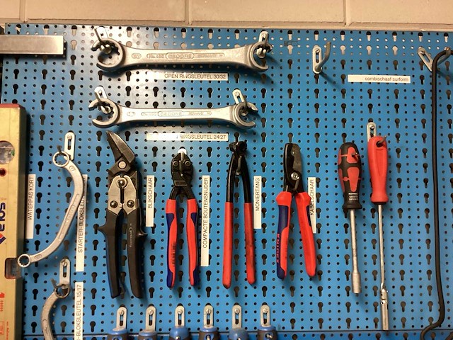Gereedschapswand met gereedschap - afbeelding 16 van  16