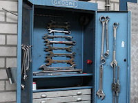 Gereedschapswandkast gedore met diverse gereedschappen en afmeting 65 x 25 x 97 cm. - afbeelding 2 van  3