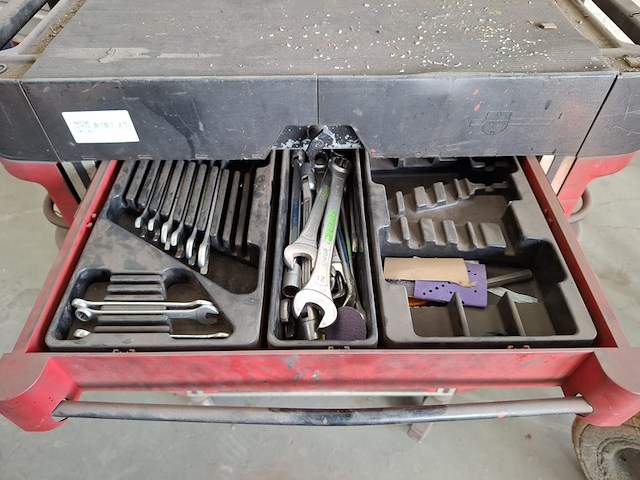 Gereedschapwagen met inhoud - afbeelding 3 van  6