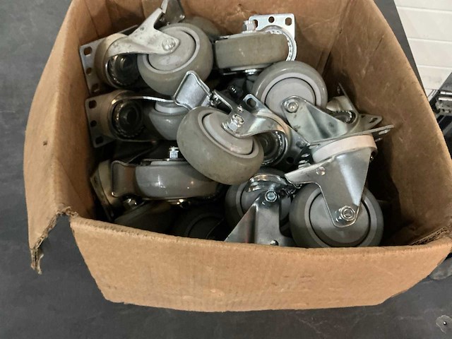 Geremde zwenkwielen (30x) - afbeelding 1 van  3