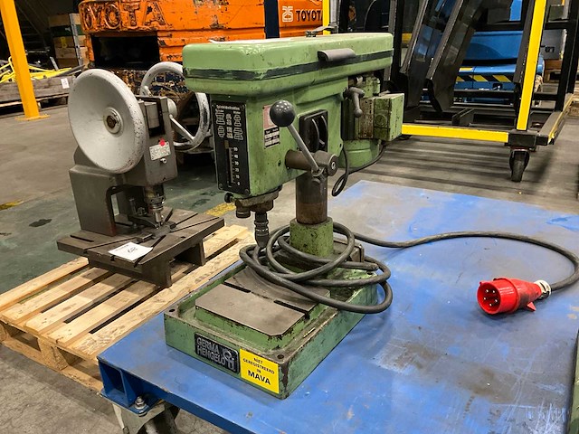 Germa b4 tafelboormachine - afbeelding 1 van  7