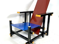 Gerrit rietveld rood-blauwe stoel 1918 kopie - afbeelding 1 van  5