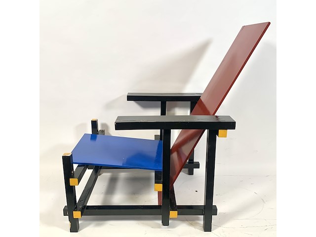 Gerrit rietveld rood-blauwe stoel 1918 kopie - afbeelding 4 van  5