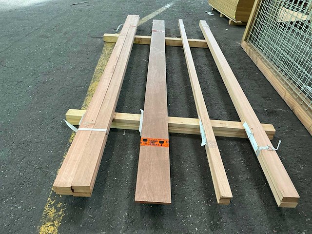 Geschaafd meranti 12x140 mm (2x) - afbeelding 1 van  4