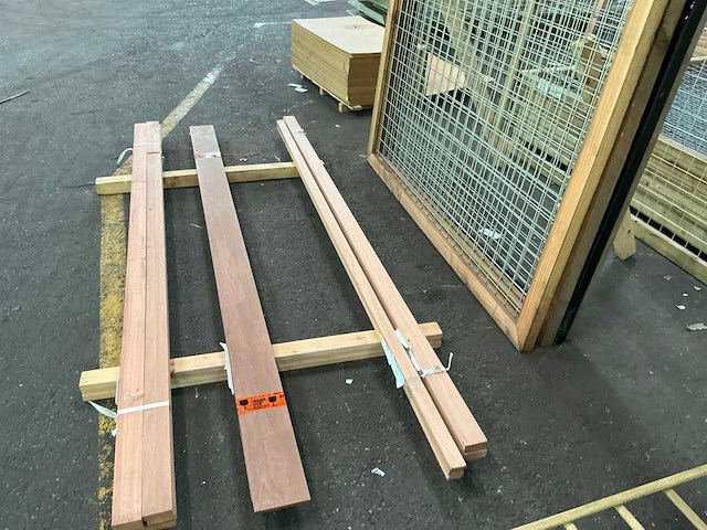 Geschaafd meranti 28x68/9x45 mm (8x) - afbeelding 1 van  7